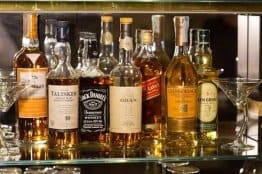 ᐅ Whisky Schrank - Whisky sicher aufbewahren! | Die Hausbar